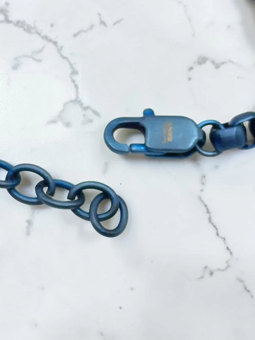 So Chic Gent's Blue Stainless Steel and Carbon Fiber Bracelet